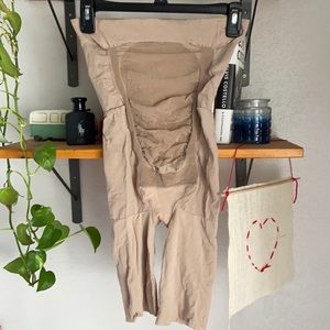 Size D maternity spanx. Brand new never-worn.